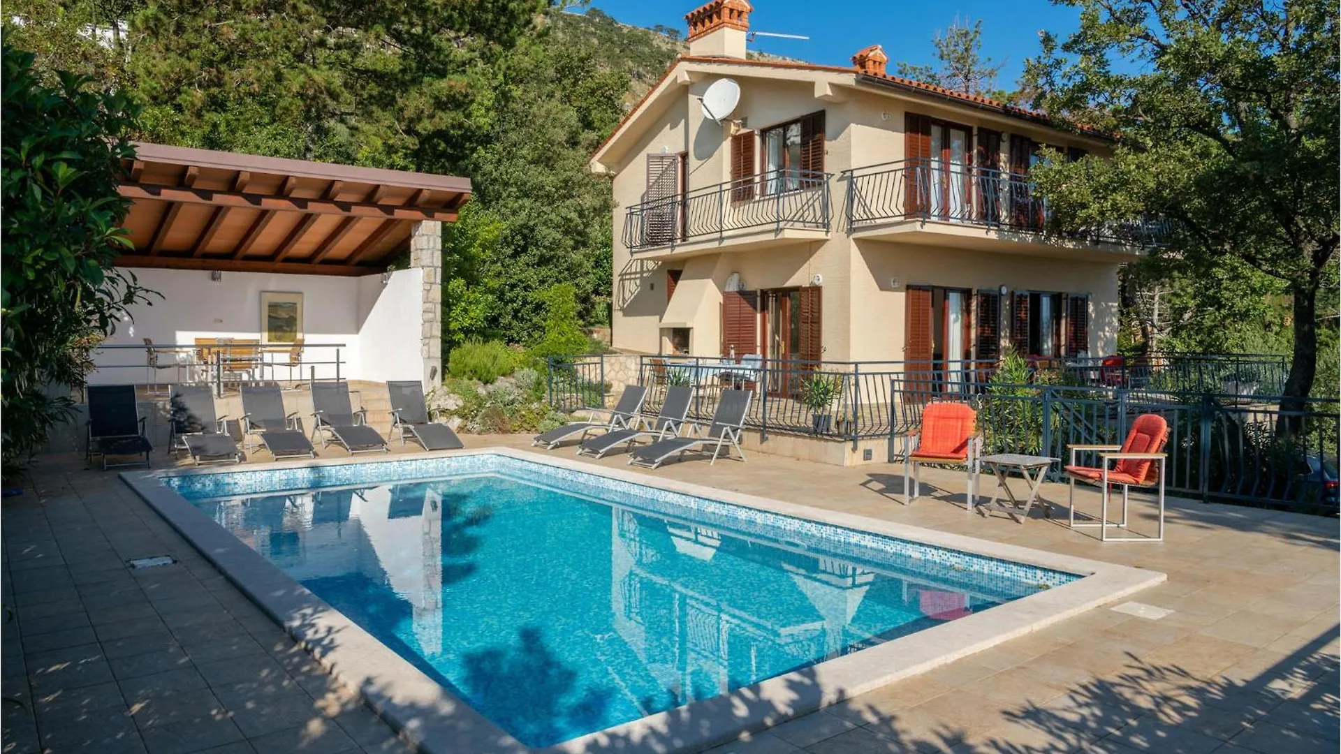 Amazing Home In Plomin With Kitchen